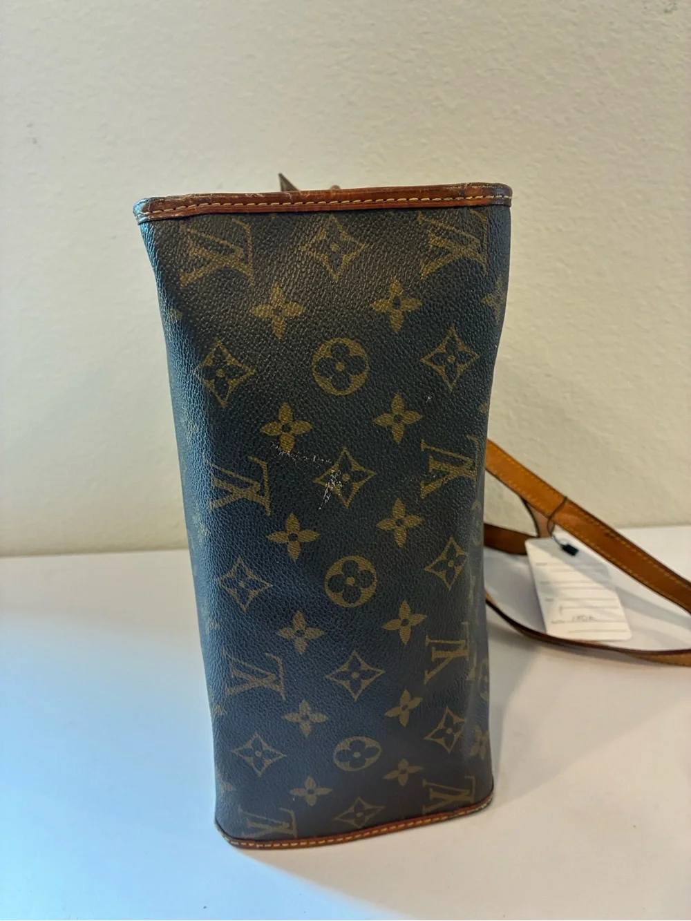 LOUIS VUITTON POPINCOURT HANDBAG.